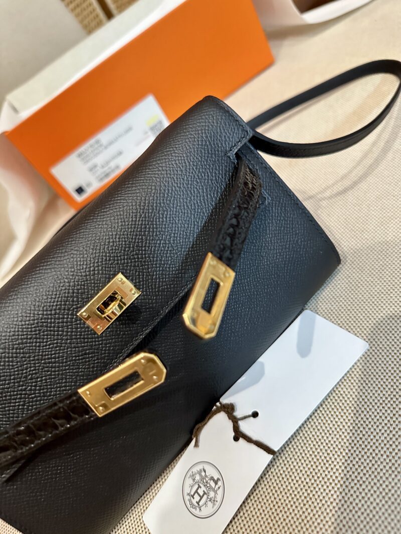 Hermès Kelly To Go Epsom & Crocodile Noir Gold Hardware - Image 8