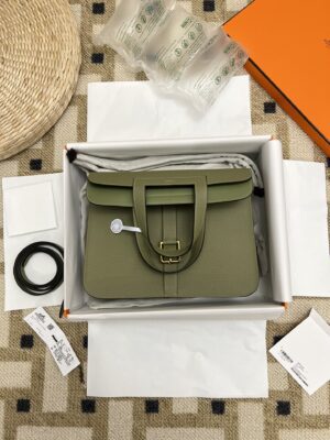 Hermès Halzan 25 Taurillon Clemence & Swift Sauge Gold Hardware