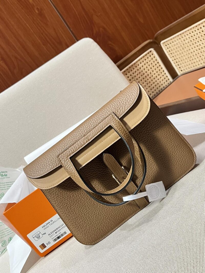Hermès Halzan 25 Taurillon Clemence & Swift Alezan & Biscuit Gold Hardware - Image 2