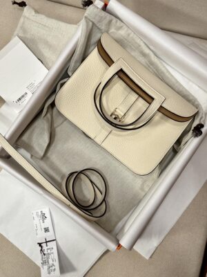Hermès Halzan 25 Taurillon Clemence & Swift Nata & Biscuit Gold Hardware