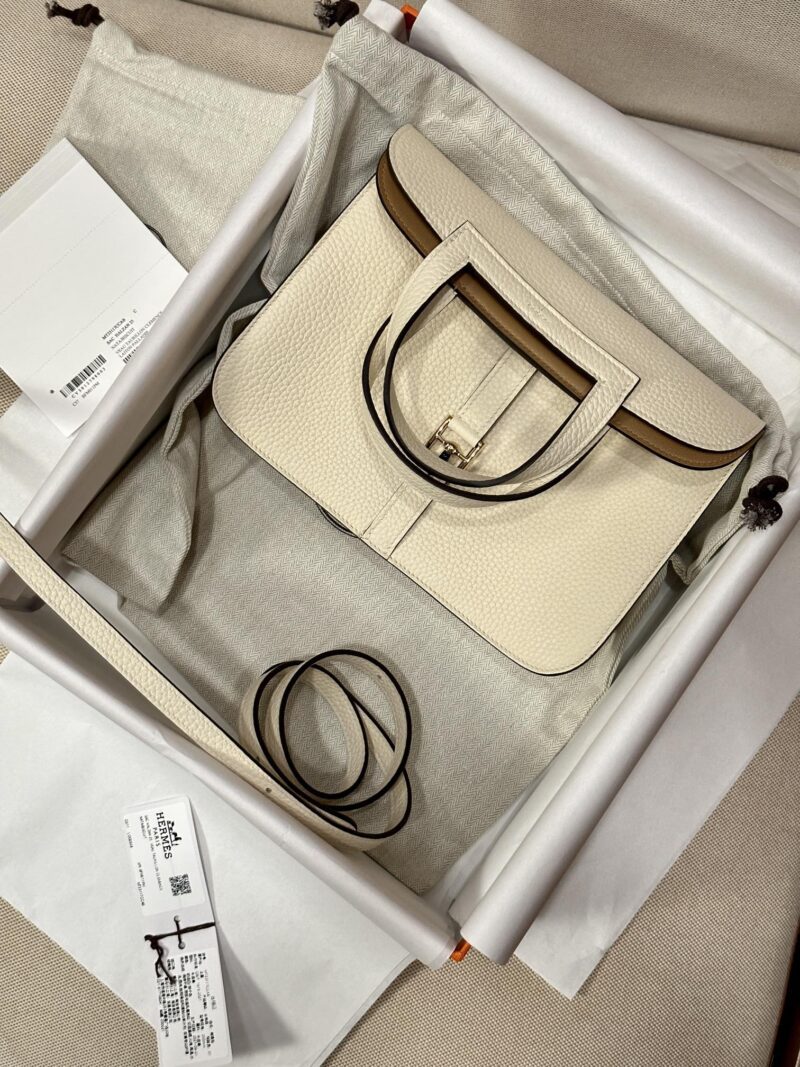 Hermès Halzan 25 Taurillon Clemence & Swift Nata & Biscuit Gold Hardware