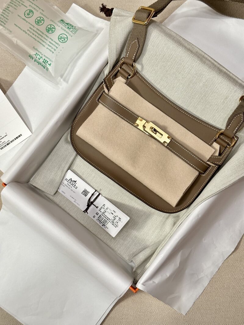 Hermès Mini Jypsiere 23 Swift Etoupe Gold Hardware