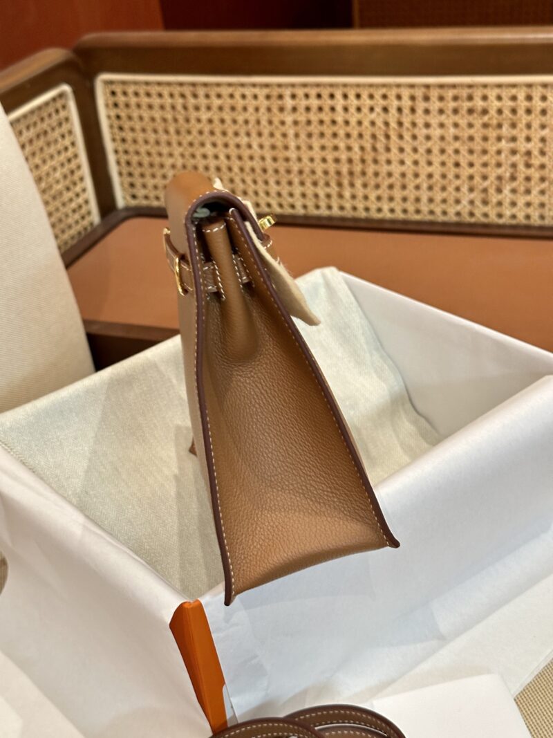 Hermès Kelly Danse 22 Evercolor Gold Gold Hardware - Image 4
