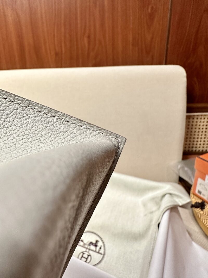Hermès Kelly Danse 22 Evercolor Gris Pearl Gold Hardware - Image 15