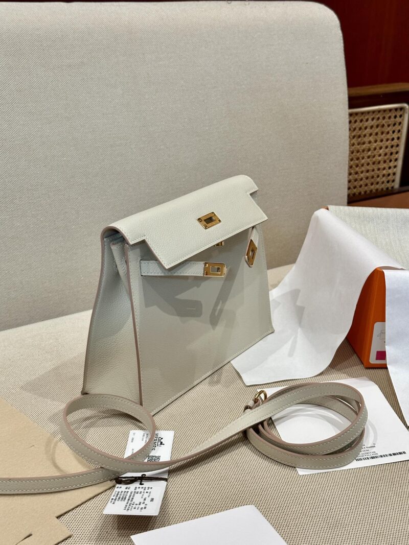 Hermès Kelly Danse 22 Evercolor Craie Silver Hardware - Image 4