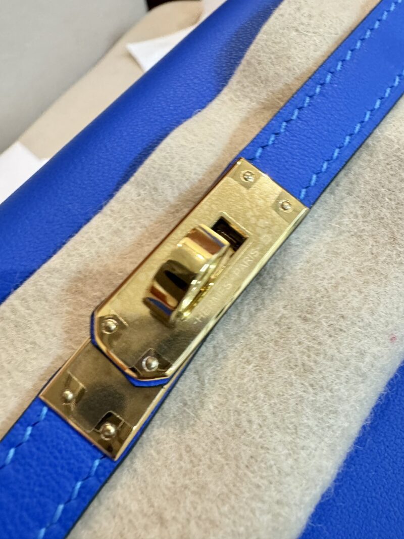 Hermès Kelly Danse 22 Swift Blue Royal Gold Hardware - Image 13