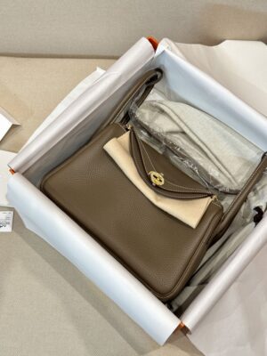 Hermès Lindy 26 Taurillon Clemence Etoupe Gold Hardware