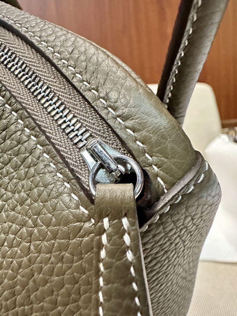 Hermès Lindy 26 Taurillon Clemence Etoupe Silver Hardware - Image 10