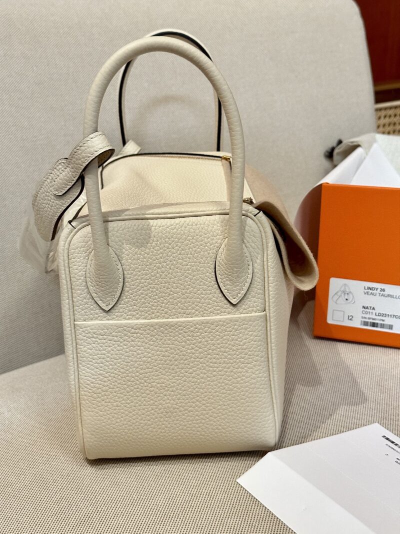 Hermès Lindy 26 Taurillon Clemence Nata Gold Hardware - Image 4