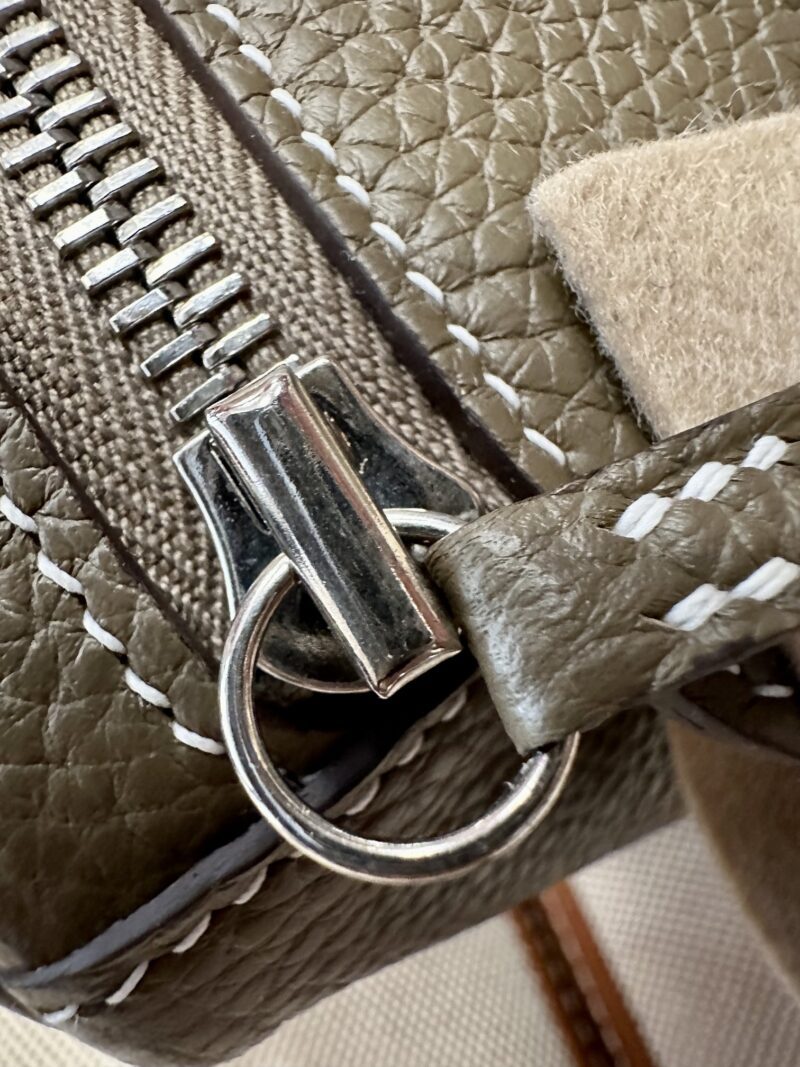 Hermès Lindy 30 Taurillon Clemence Etoupe Silver Hardware - Image 7
