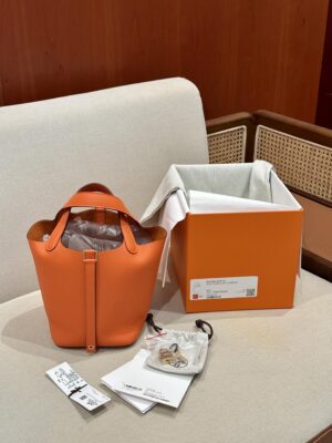 Hermès Picotin 18 Taurillon Clemence Feu Orange Gold Hardware
