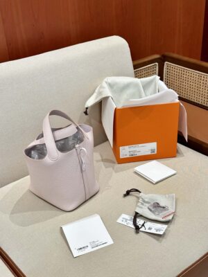 Hermès Picotin 18 Taurillon Clemence Mauve Pale Silver Hardware