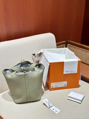 Hermès Picotin 22 Taurillon Clemence Sauge Gold Hardware