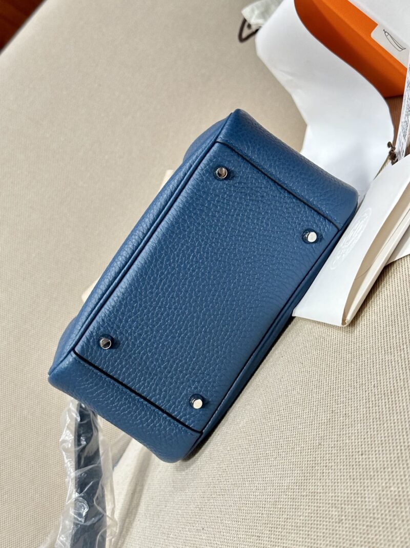 Hermès Mini Lindy 19 Taurillon Clemence Deep Blue Silver Hardware - Image 6