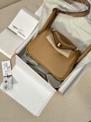 Hermès Mini Lindy 20 Taurillon Clemence Biscuit Gold Hardware