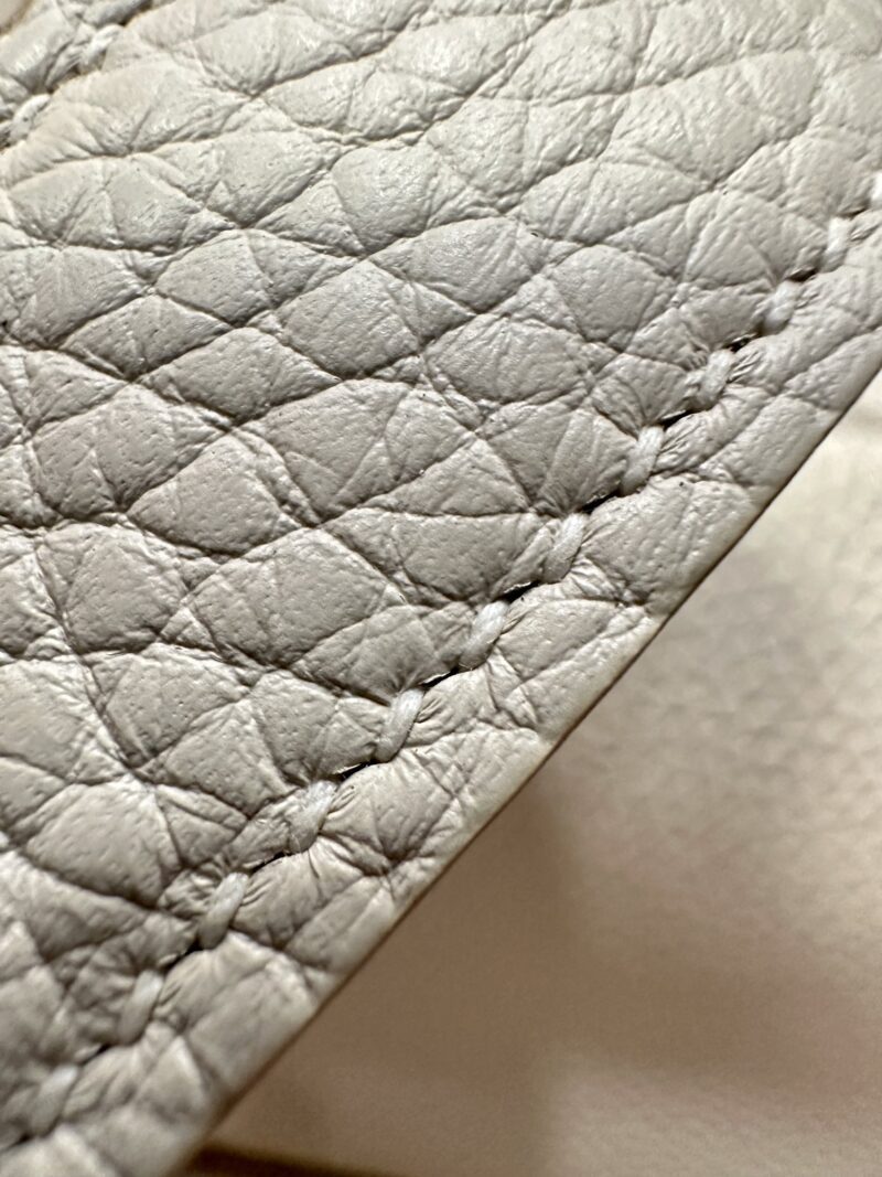 Hermès Mini Lindy 20 Taurillon Clemence Craie Silver Hardware - Image 9