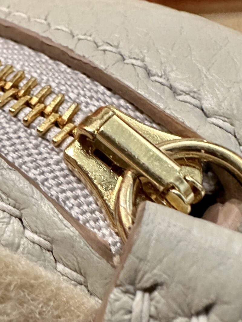 Hermès Mini Lindy 20 Clemence Gris Pearl Gold Hardware - Image 12