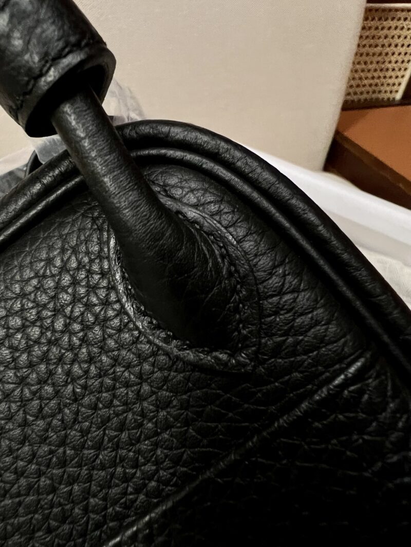 Hermès Mini Lindy 20 Taurillon Clemence Noir Gold Hardware - Image 7