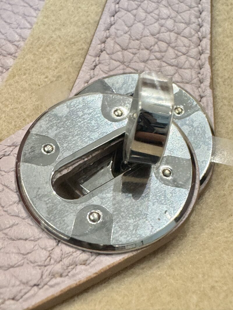 Hermès Lindy 26 Taurillon Clemence Mauve Pale & Nata Silver Hardware - Image 8