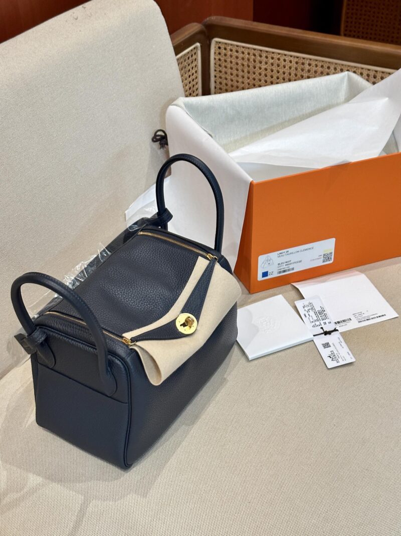 Hermès Lindy 26 Taurillon Clemence Blue Nuit Gold Hardware - Image 3