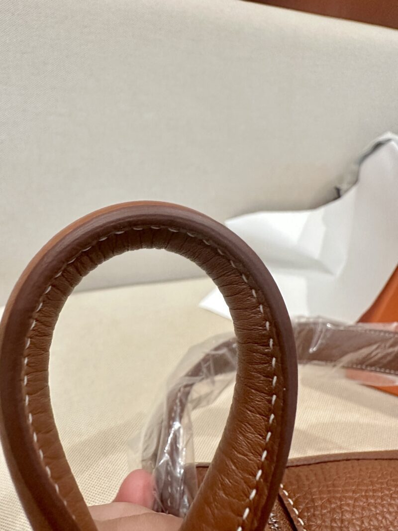 Hermès Lindy 26 Taurillon Clemence Gold Silver Hardware - Image 15