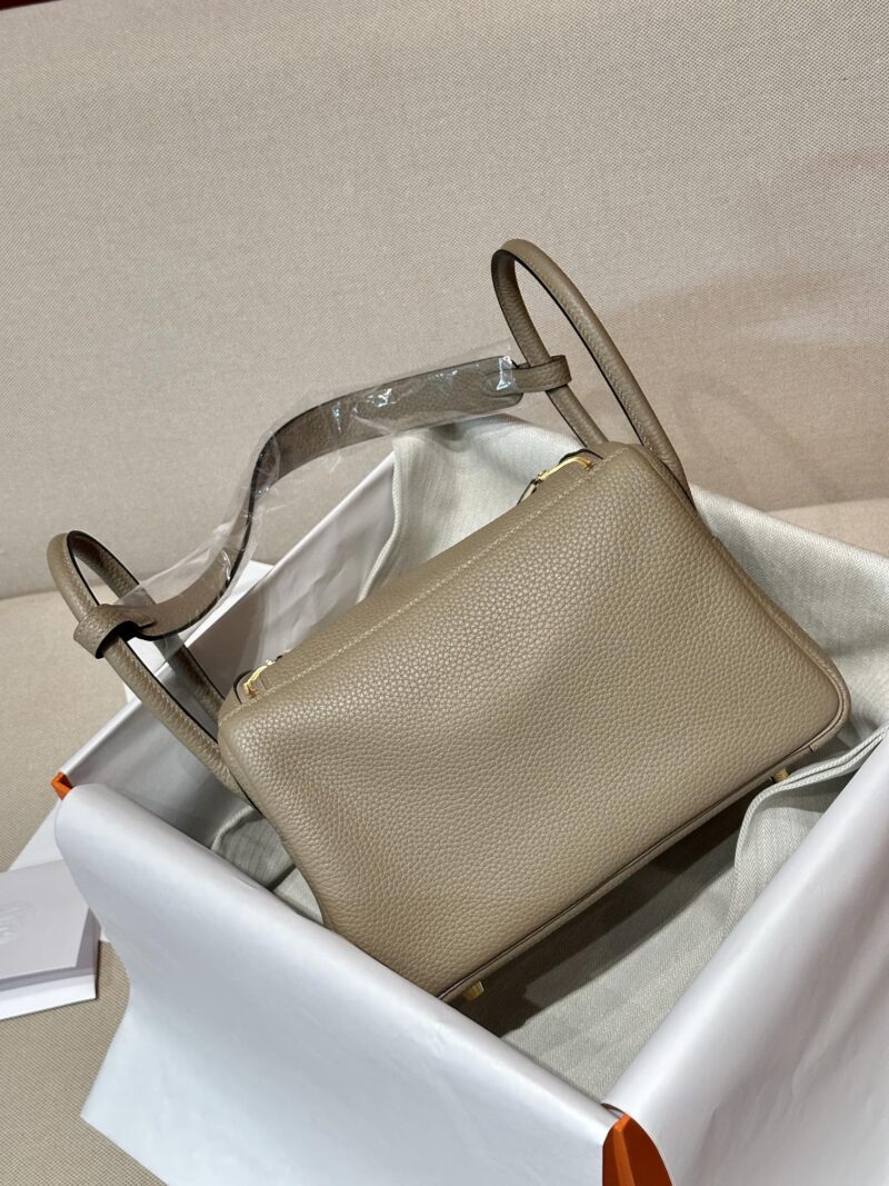 Hermès Lindy 26 Taurillon Clemence Beige Marfa Gold Hardware - Image 7