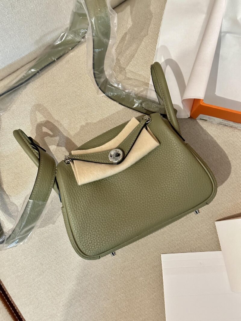 Hermès Mini Lindy 19 Clemence Sauge Silver Hardware - Image 2