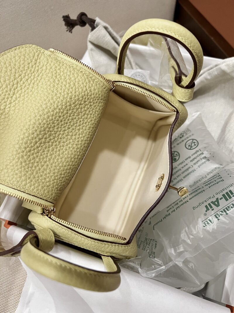 Hermès Mini Lindy 20 Taurillon Clemence Jaune Poussin & Nata Gold Hardware - Image 4