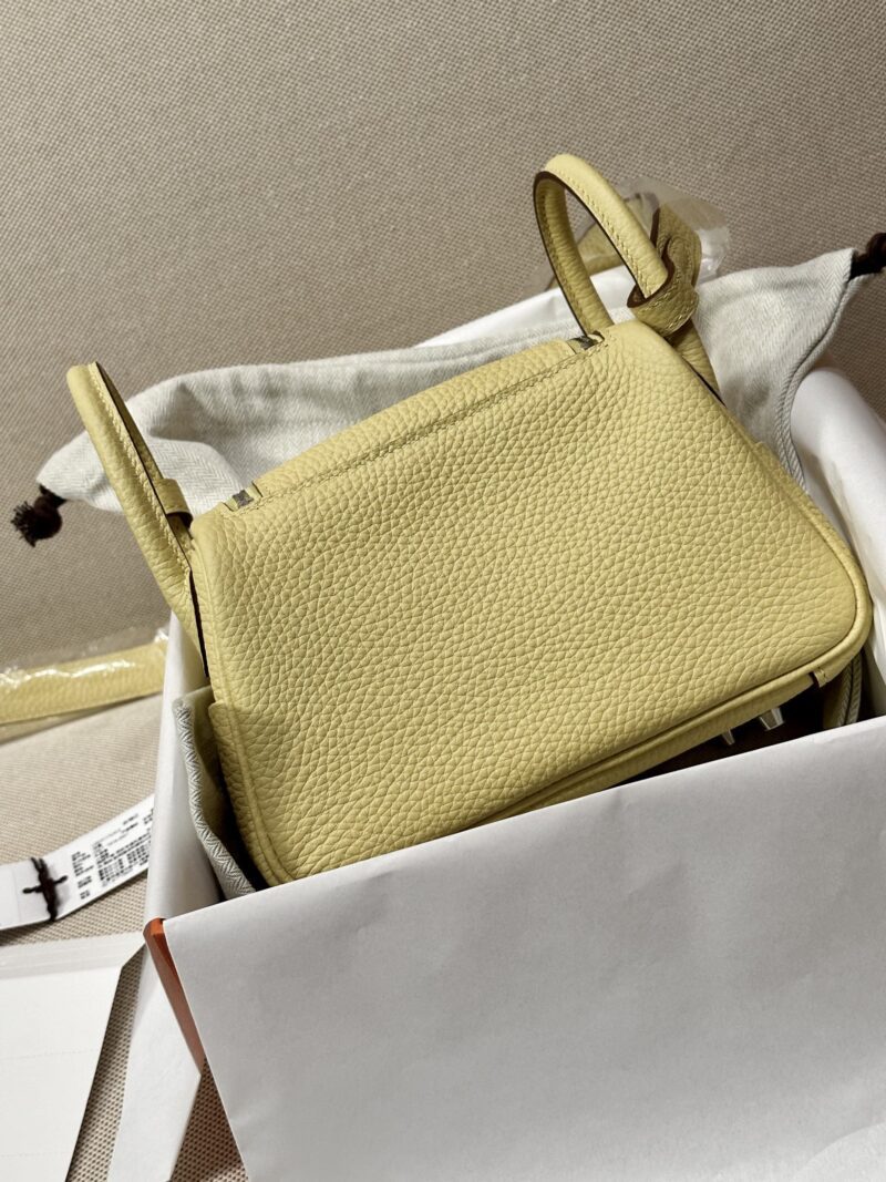Hermès Mini Lindy 20 Taurillon Clemence Jaune Poussin & Nata Silver Hardware - Image 5