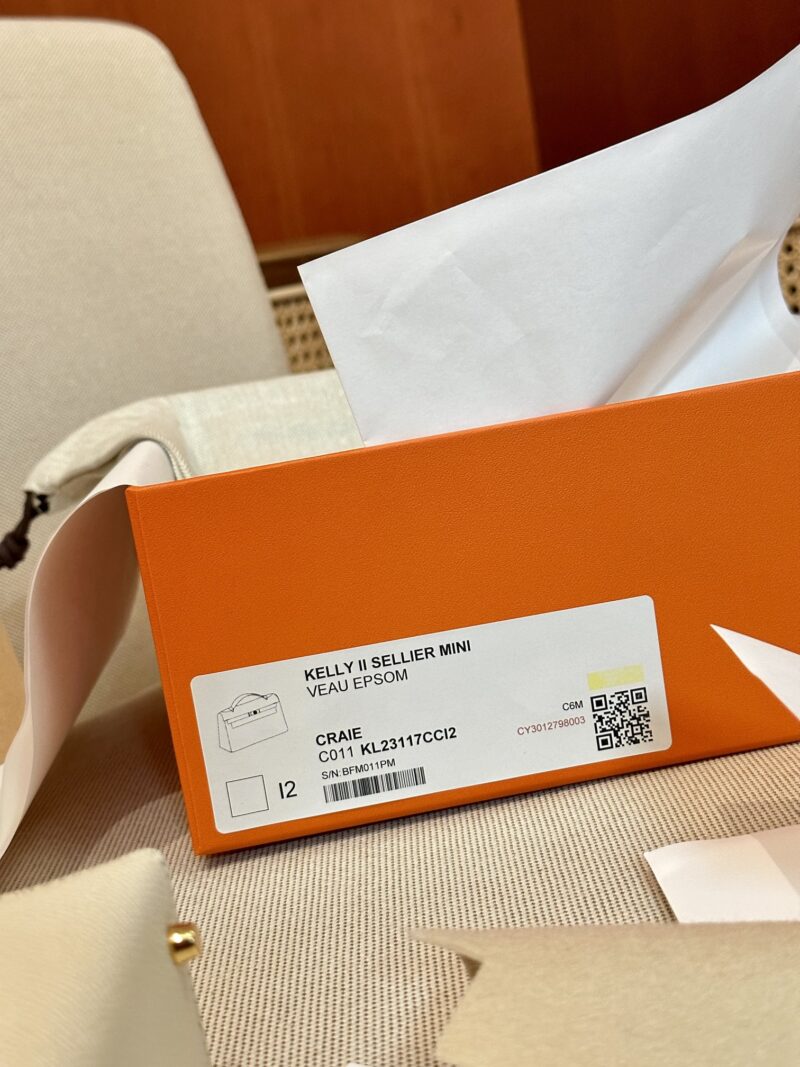 Hermès Mini Kelly 19 Epsom Nata Gold Hardware - Image 9