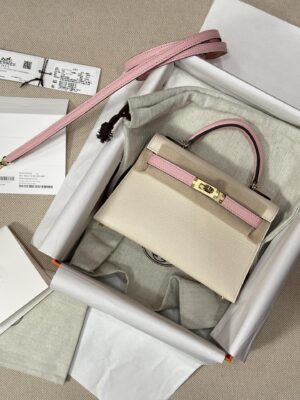 Hermès Mini Kelly 19 Chevre Nata & Rose Sakura Gold Hardware