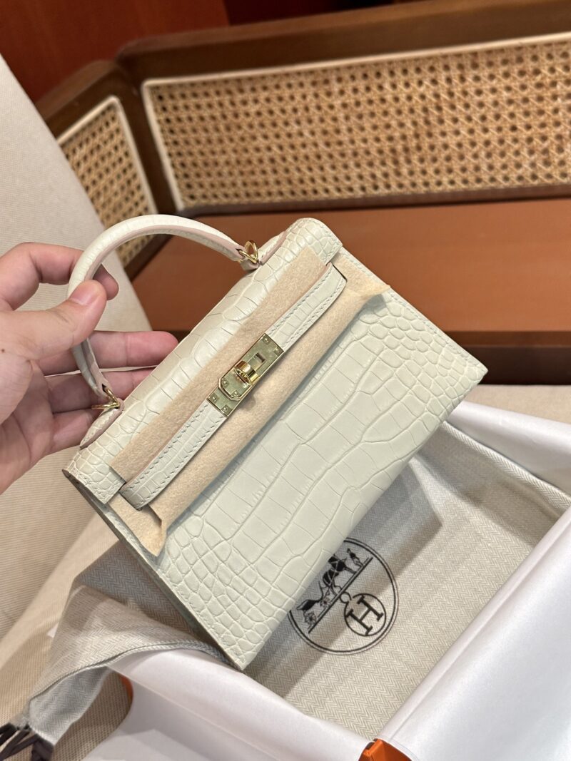 Hermès Mini Kelly 19 Matte Alligator Beton Gold Hardware - Image 4