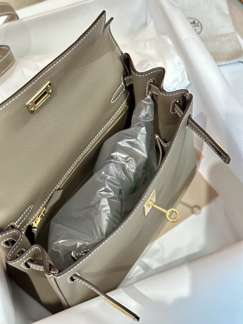 Hermès Kelly 25 Evercolor Etoupe Gold Hardware - Image 6