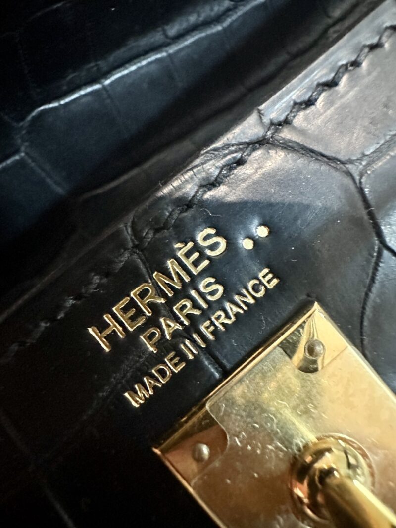 Hermès Kelly 25 Matte Crocodile Noir Gold Hardware - Image 14