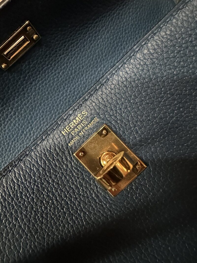 Hermès Kelly 25 Togo Blue Gold Hardware - Image 7
