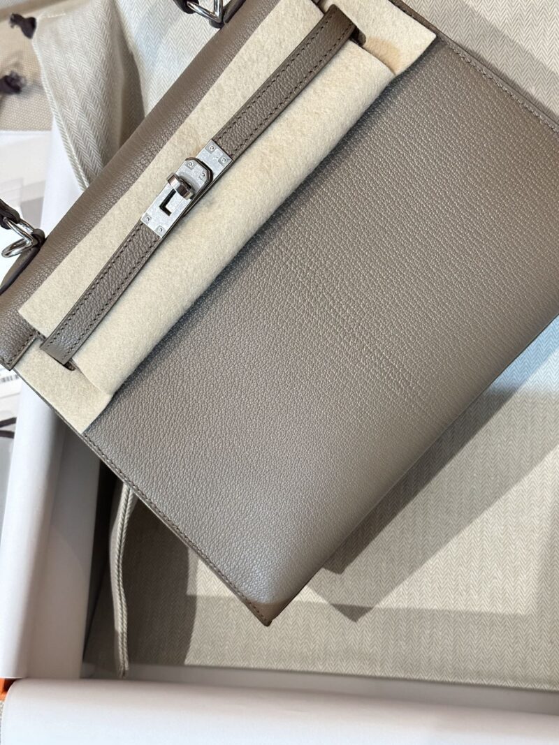 Hermès Kelly 25 Chevre Etoupe Silver Hardware - Image 10