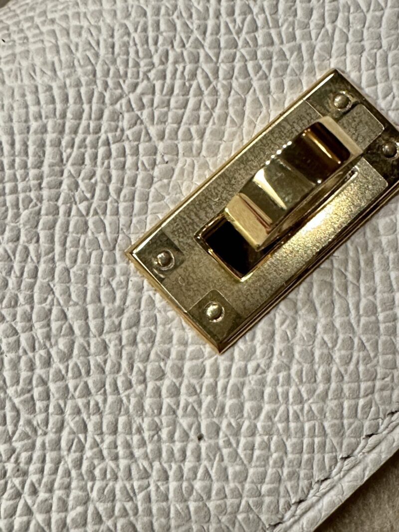 Hermès Kelly 25 Epsom Craie Gold Hardware - Image 17