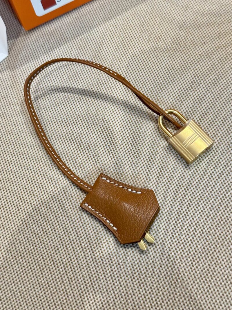 Hermès Kelly 28 Chevre Gold Gold Hardware - Image 15
