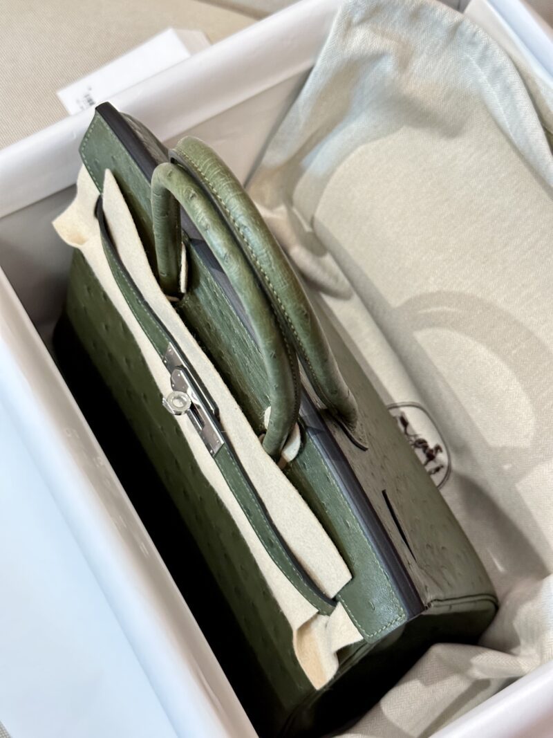Hermès Birkin 30 Olive Green Ostrich Palladium Hardware - Image 3