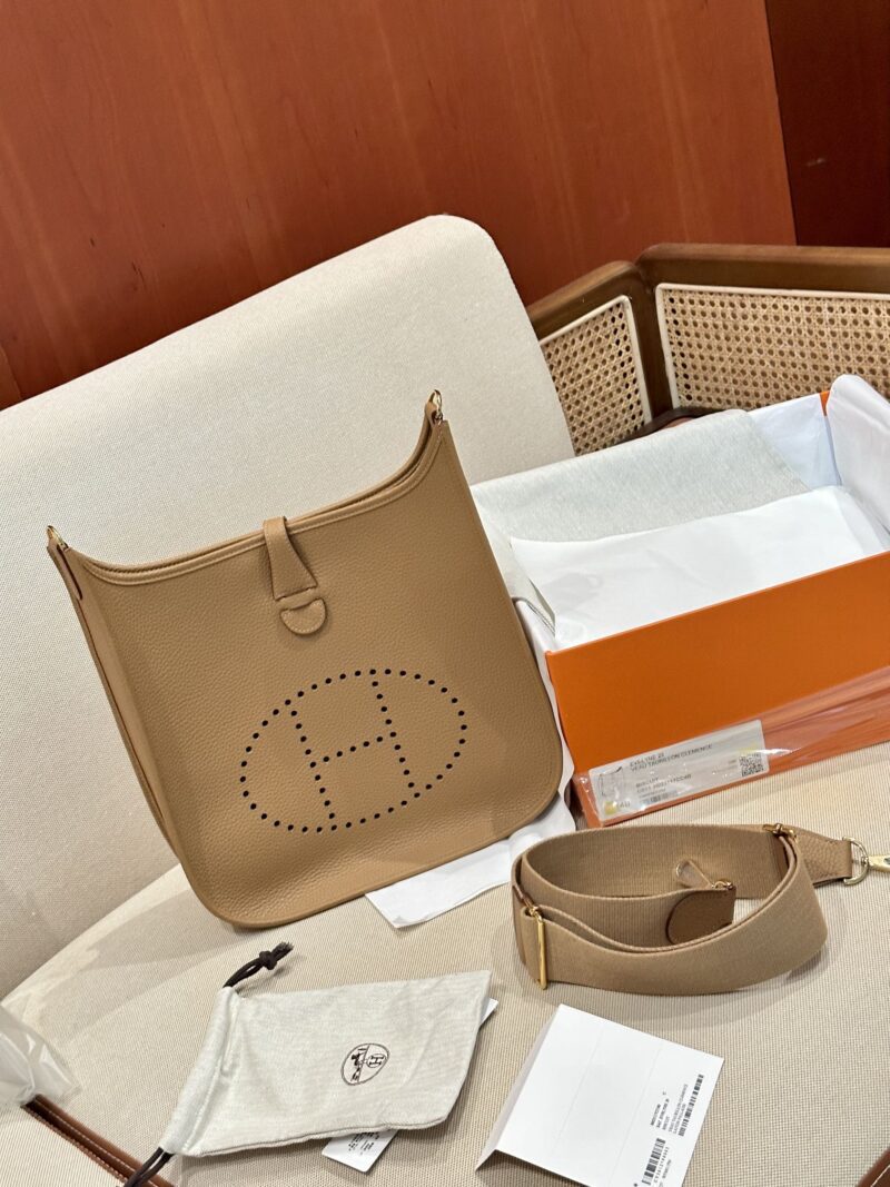 Hermès Evelyne 29 Taurillon Clemence Biscuit Gold Hardware