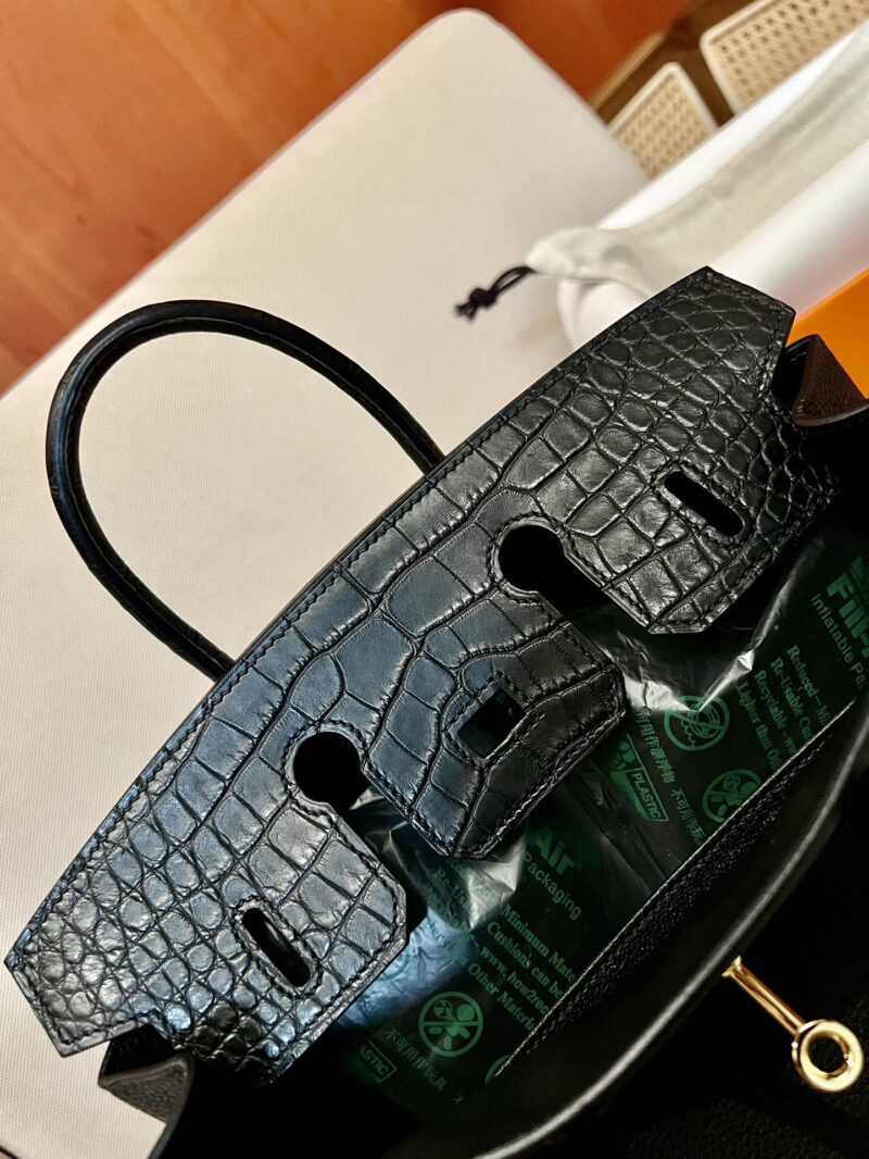 Hermès Birkin 25 Noir Togo, Crocodile Gold Hardware - Image 7
