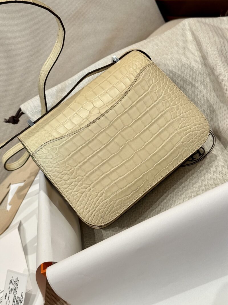 Hermès Constance 19 Vallina Matte Alligator Palladium Hardware