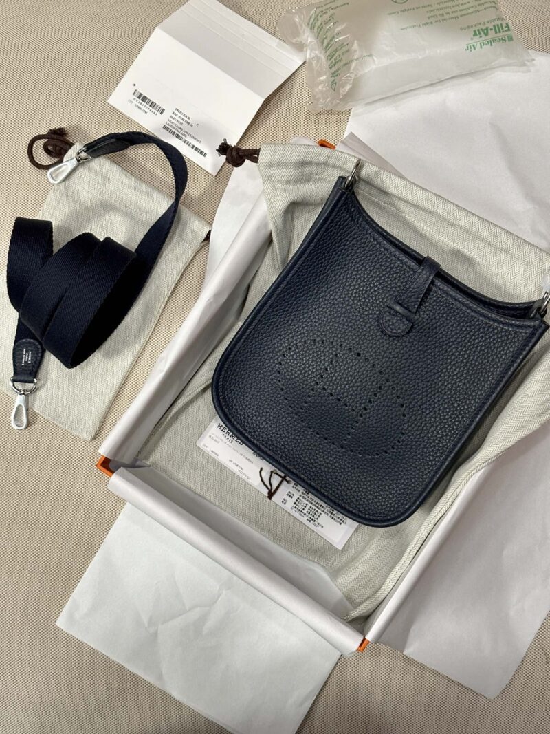 Hermès Mini Evelyne 16 Taurillon Clemence Blue Nuit Silver Hardware - Image 9