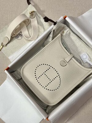 Hermès Mini Evelyne 16 Taurillon Clemence Craie Gold Hardware