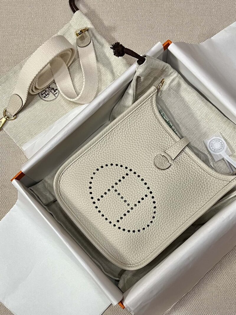 Hermès Mini Evelyne 16 Taurillon Clemence Craie Gold Hardware