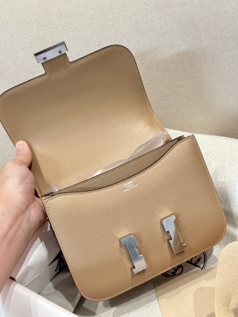 Hermès Constance 19 Chai, Silver Epsom Palladium Hardware - Image 4