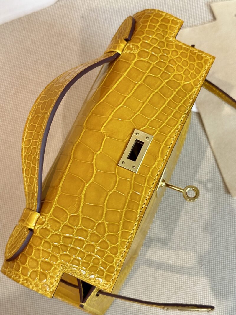 Hermès Kelly Pochette Crocodile Amber Shiny Alligator Gold Hardware