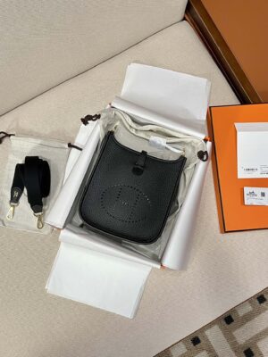 Hermès Mini Evelyne 16 Taurillon Clemence Noir Gold Hardware