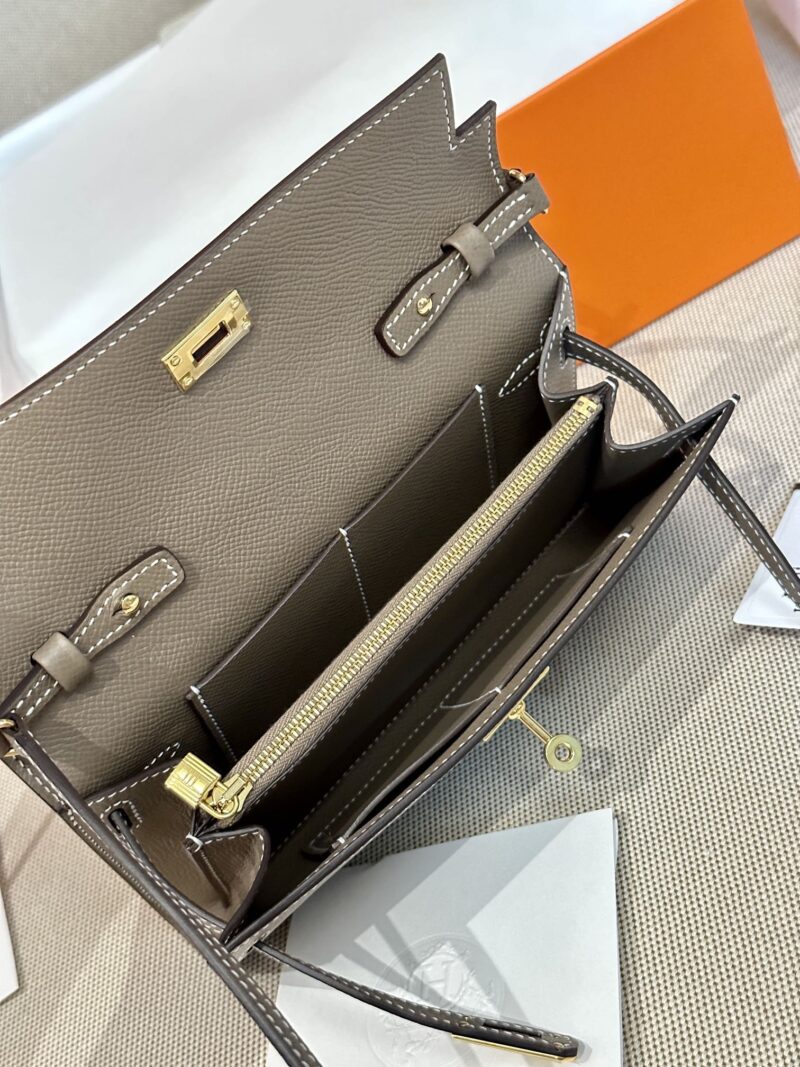 Hermès Kelly To Go Epsom Etoupe Gold Hardware - Image 5