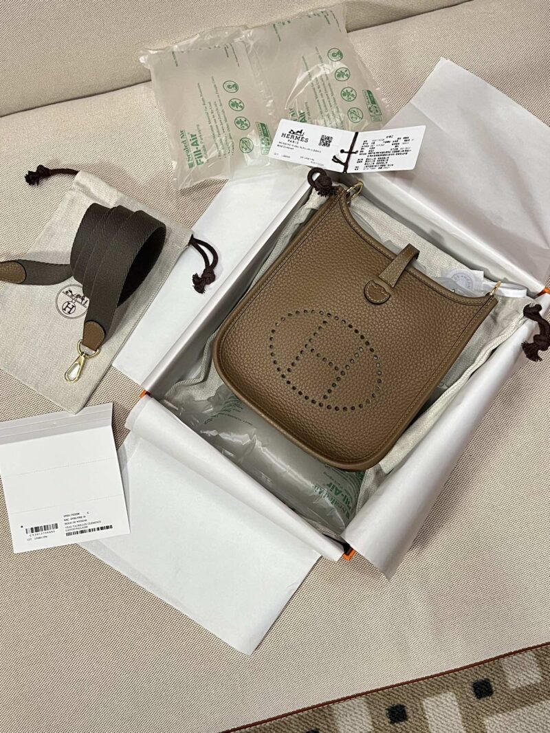 Hermès Mini Evelyne 16 Taurillon Clemence Beige Weimer Gold Hardware